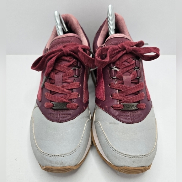 Brooks × Barney's NY | Chariot 'Reflective Pack' burgundy sneakers | MENS 8 - Picture 2 of 10